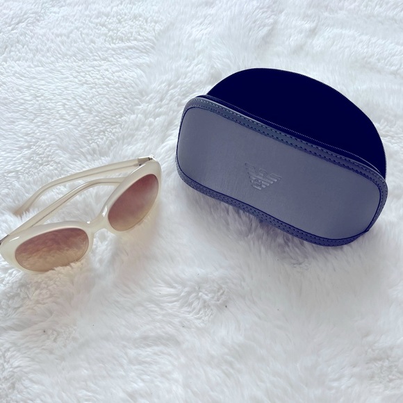 Sold Giorgio Armani sunglasses - Picture 3 of 7